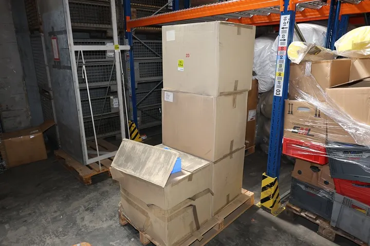 4 x Karton Lagerboxen Maße: ca. 27 x 17 x 11 cm